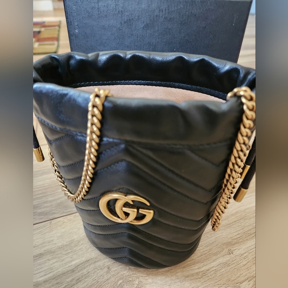 🖤AUTHENTIC GUCCI MARMONT MINI BUCKET BAG 🖤 - Picture 2 of 5
